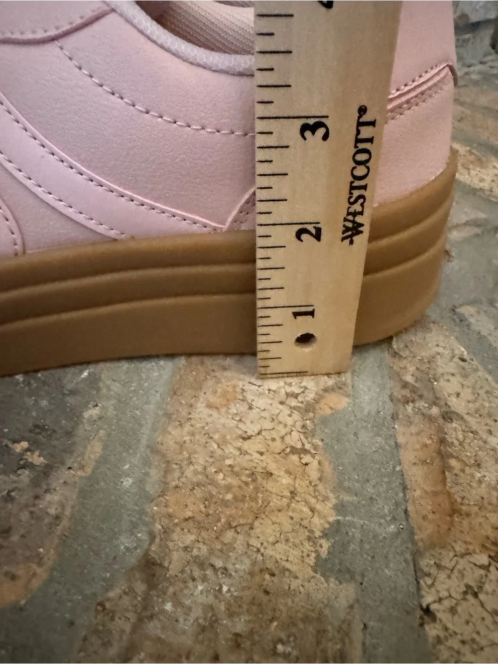 NWT Le Sheelah  Blush Pink Platform Sneakers with Gum Sole  Size 10